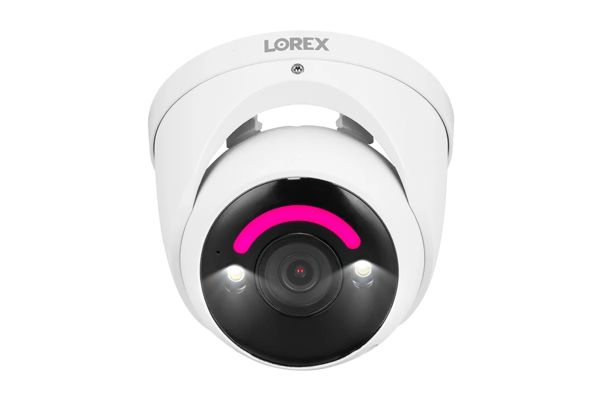 Sistema NVR cablato Lorex 4K+ Fusion con 4 telecamere bullet e 2 telecamere dome IP, con 12MP Ultra HD e illuminazione di sicurezza smart
