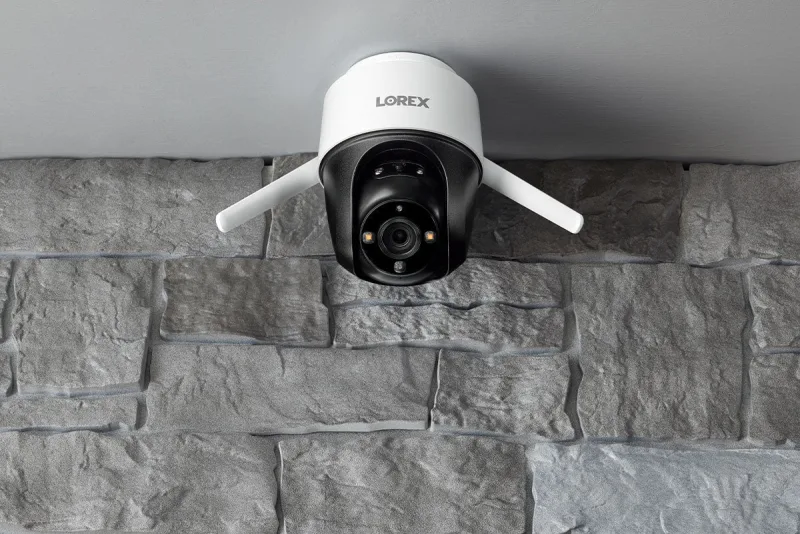 Kamera Keamanan Wi-Fi Luar Ruangan Pan-Tilt 2K Lorex (Paket 2)