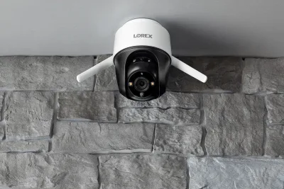 Lorex 2K 팬-틸트 실외 Wi-Fi 보안 카메라 (32GB) - Amazon