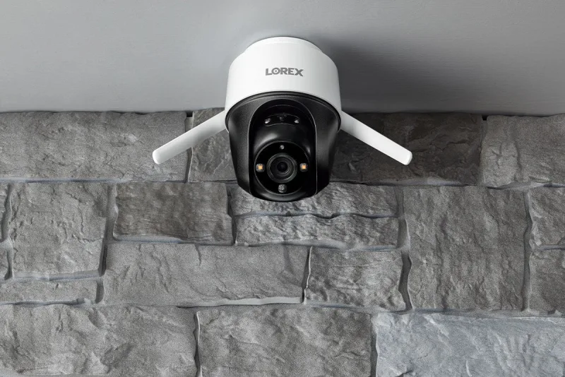 Lorex 2K 팬-틸트 실외 Wi-Fi 보안 카메라 (32GB) - Amazon