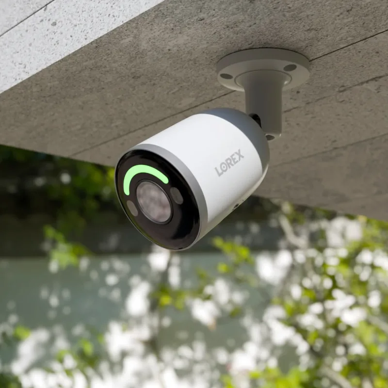 Telecamera di sicurezza bullet IP cablata Lorex H12 4K con illuminazione di sicurezza smart e rilevamento del movimento smart