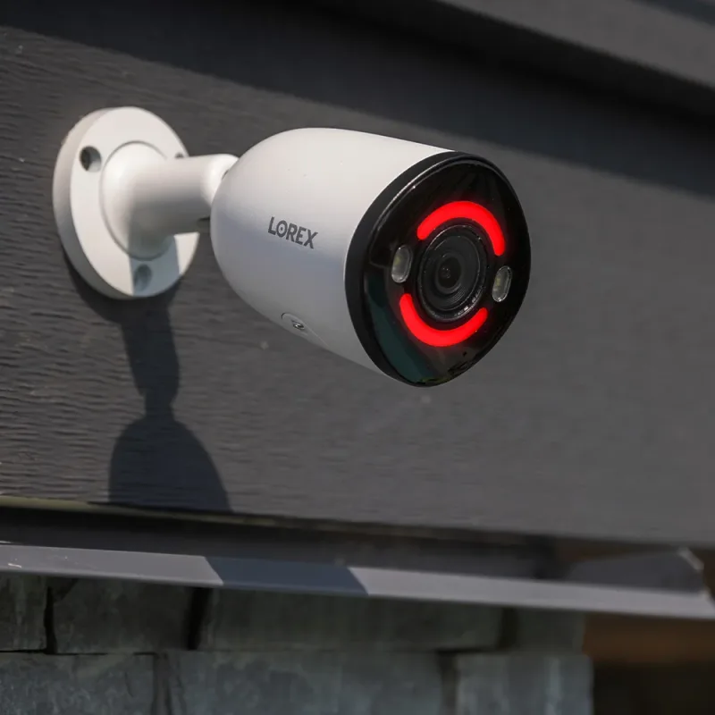 12MP Ultra HD와 스마트 보안 조명을 갖춘 4대의 Bullet IP 카메라 포함 Lorex 4K+ Fusion 유선 NVR 시스템