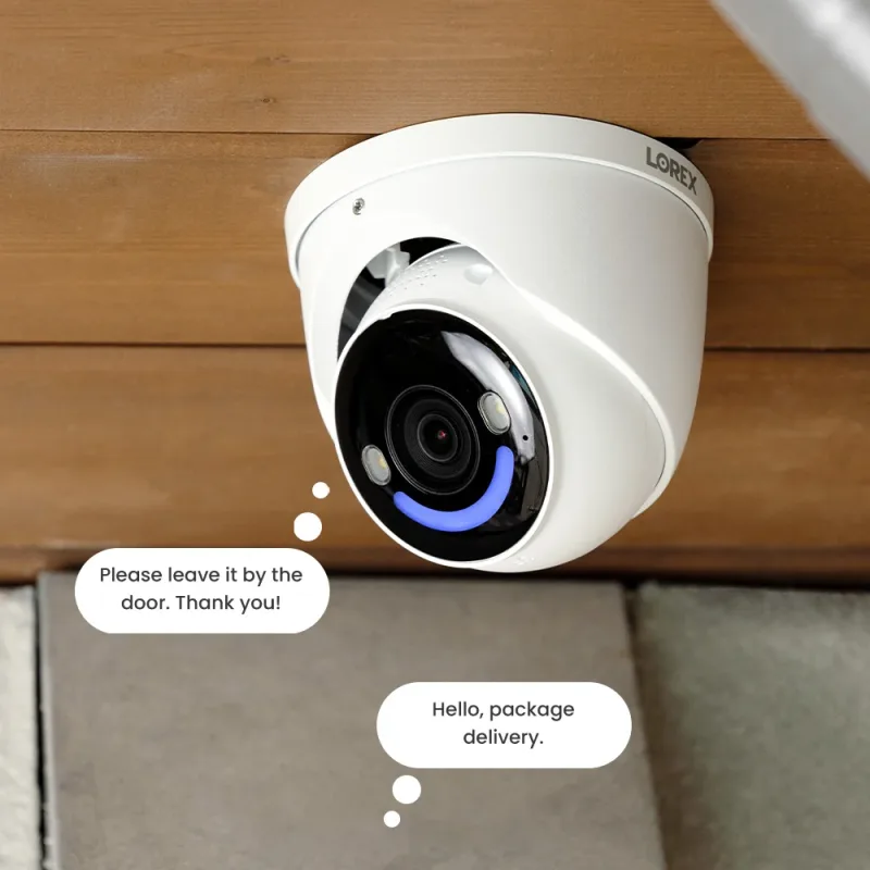 Sistema NVR cablato Lorex 4K Fusion 2TB con quattro telecamere di sicurezza smart IP turret 4K con illuminazione