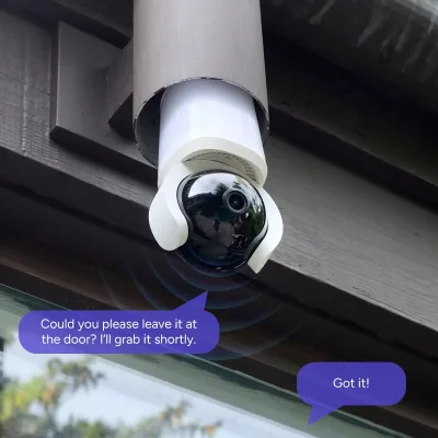 Lorex Connect 2K Wi-Fi Smart Lightbulb Pan-Tilt Camera