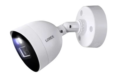 Système DVR filaire Lorex Fusion 4K 12 canaux (8 filaires et 4 Wi-Fi) 2 To avec 4 caméras de dissuasion intelligentes