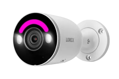 스마트 보안 조명과 스마트 모션 감지 기능이 있는 Lorex 4K IP 유선 총알형 보안 카메라