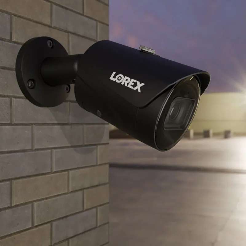 Lorex Fusion Series 4K+ 16 kanaler (8 trådbundna + 8 Fusion Wi-Fi) 2TB trådbundet system med A14 trådbundna 4K IP-bulletkameror