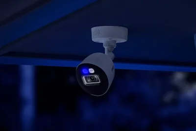 Lorex 4K 20 kameraa tukeva (16 langallista ja 4 Fusion Wi-Fi) 2TB langallinen DVR-järjestelmä ja 8 älykkäällä pelotuksella varustettua kameraa