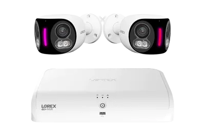 Lorex 4K Fusion -langallinen NVR-järjestelmä ja kaksi 4K Dual Lens -älykameraa turvavalaistuksella